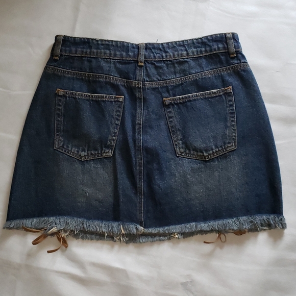 Isabel Hayley Denim Distressed Raw Hem Mini Skirt - Picture 4 of 15